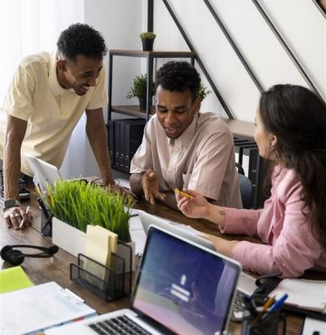 side-view-people-working-together